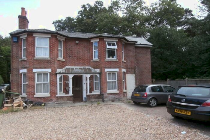 5 Bedroom Semi-Detached House To Rent In Burgess Road, Southampton, Hampshire, SO16