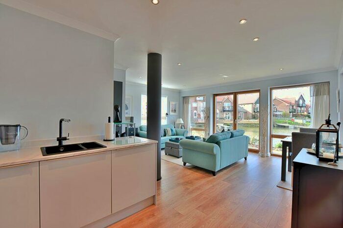 2 Bedroom Apartment For Sale In Marine Point Apartments, Marine Approach, Burton Waters, Lincoln, LN1