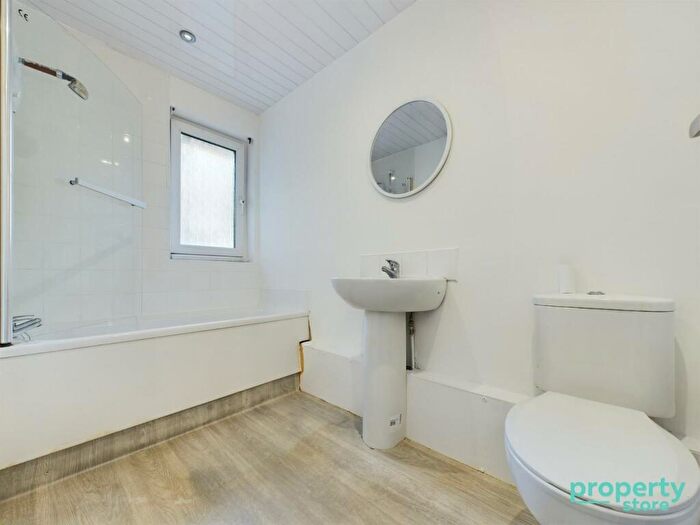 2 Bedroom Flat To Rent In Douglasdale, East Kilbride, South Lanarkshire, G74