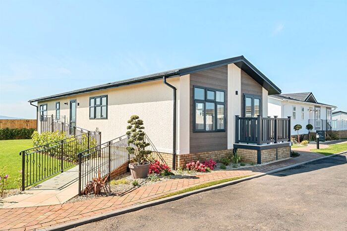 2 Bedroom Park Home For Sale In New Lane, Milford On Sea, Lymington, SO41