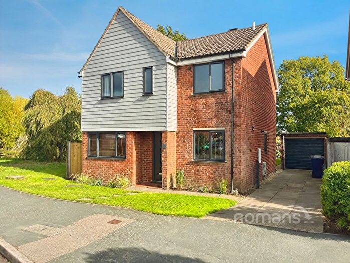 3 Bedroom Detached House For Sale In Badshot Park, Badshot Lea, Farnham, GU9