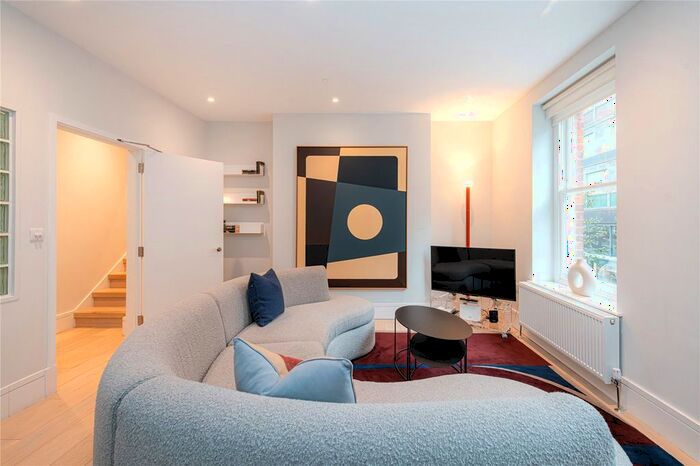 2 Bedroom Flat To Rent In Marylebone Lane, Marylebone, London, W1U