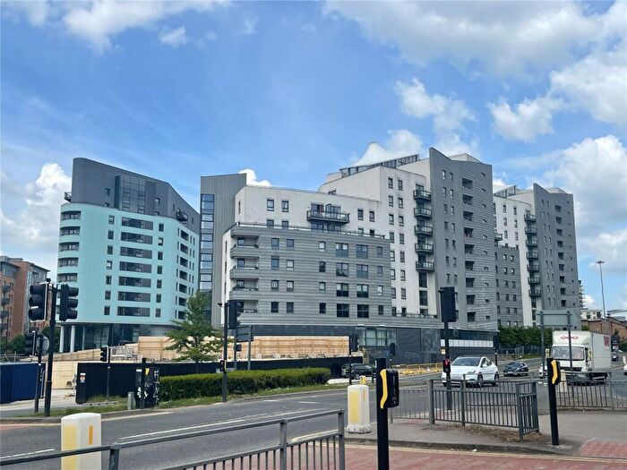 2 Bedroom Apartment For Sale In Gateway East, Marsh Lane, Leeds, LS9