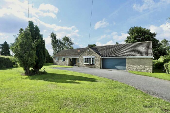 4 Bedroom Detached Bungalow For Sale In Chapel Hill, Clayton, Doncaster, DN5
