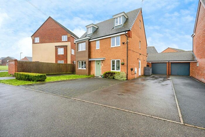 5 Bedroom Detached House For Sale In Whinchat Gardens, Leighton Buzzard, LU7