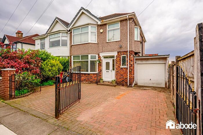 3 Bedroom Semi-Detached House For Sale In Thingwall Hall Drive, Roby, Liverpool, L14