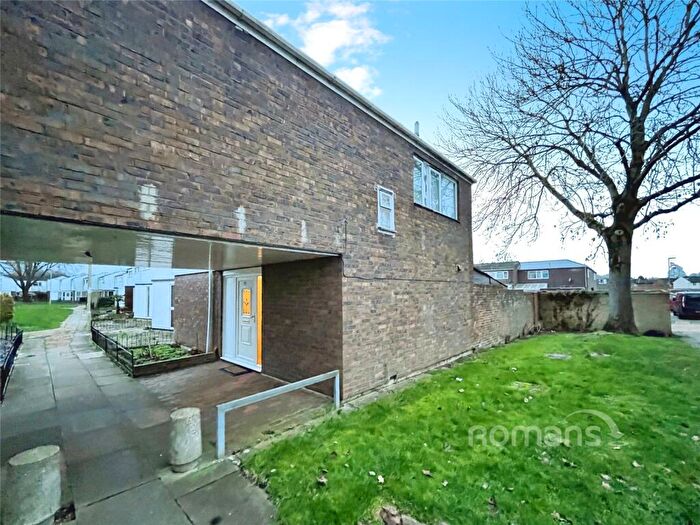 3 Bedroom End Of Terrace House For Sale In Bracklesham Close, Farnborough, Hampshire, GU14