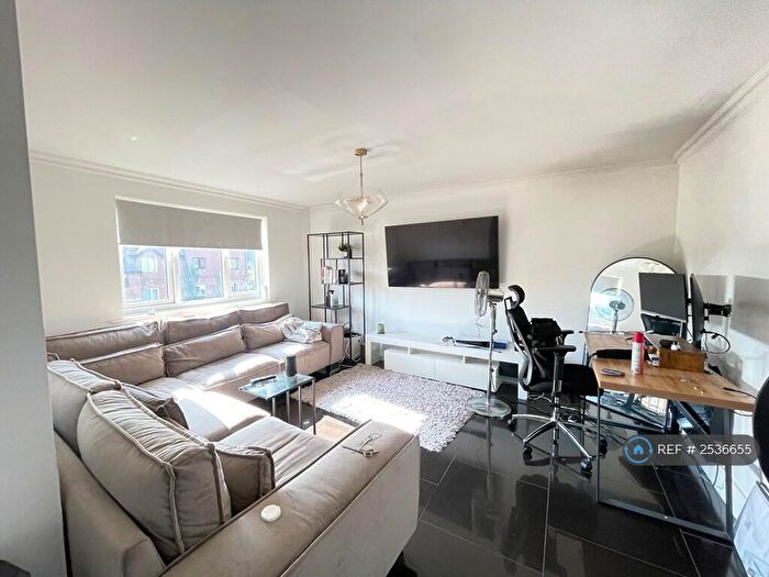 2 Bedroom Flat To Rent In Porter Close, Grays, RM20
