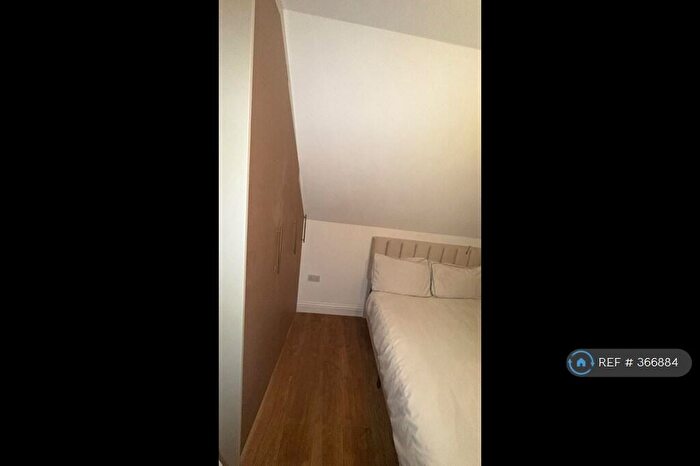 1 Bedroom Flat To Rent In Heronsgate, Edgware, HA8