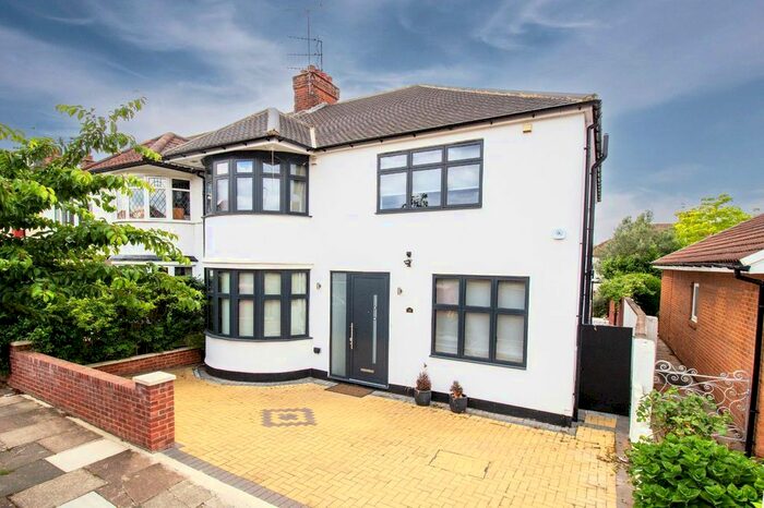 5 Bedroom Semi-Detached House To Rent In Kenneth Crescent, London, NW2