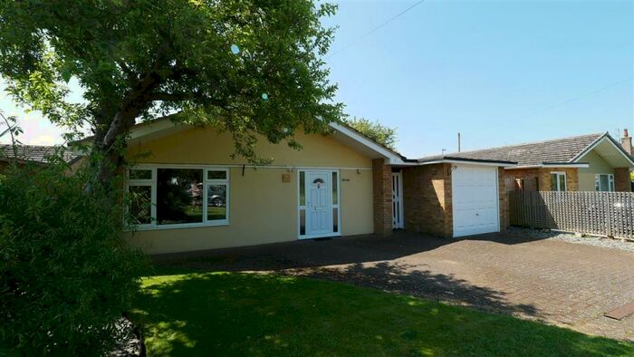 3 Bedroom Bungalow To Rent In Lea Road, Hemingford Grey, PE28