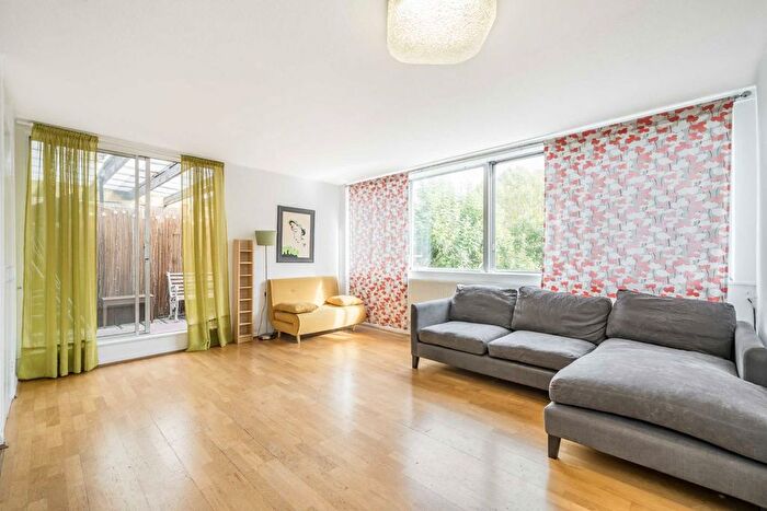 2 Bedroom Flat For Sale In Hurstway Walk, North Kensington, W11