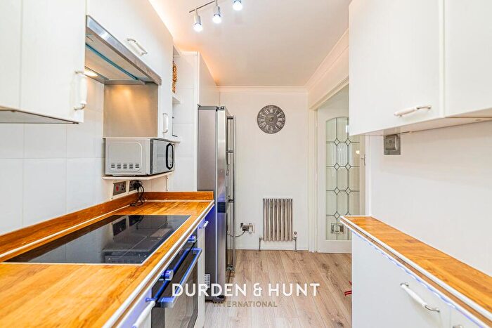 1 Bedroom Apartment For Sale In Ireton Street, Bow, E3