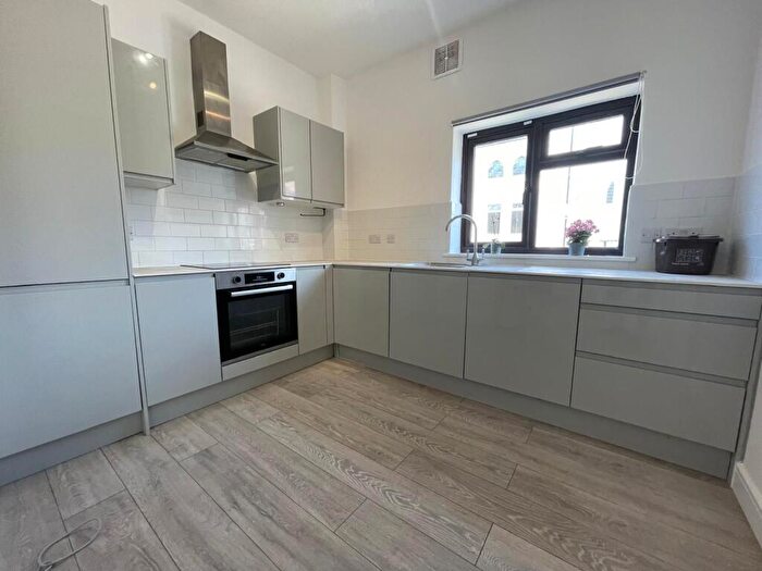 2 Bedroom Flat To Rent In Boundary Road, E17