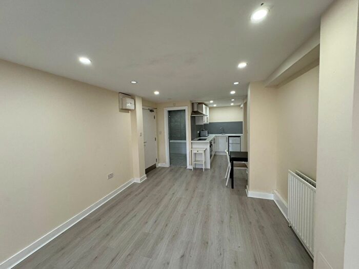 1 Bedroom Studio To Rent In Hanworth Road, Hounslow, TW3