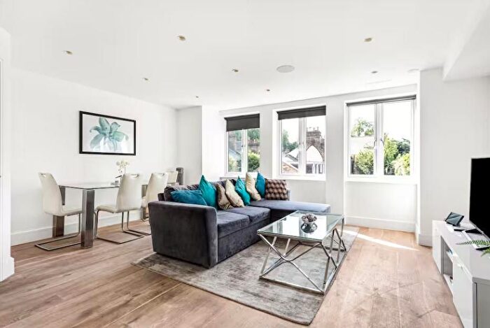 2 Bedroom Flat To Rent In Ealing Green, Ealing, W5