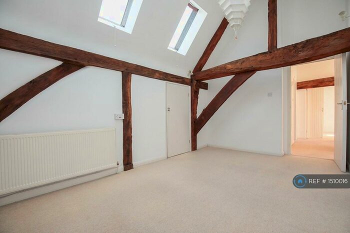 3 Bedroom Semi-Detached House To Rent In Hatch Farm Mews, Addlestone, KT15