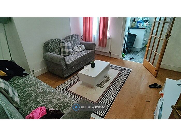 3 Bedroom End Of Terrace House To Rent In Hereford Avenue, Birmingham, B12