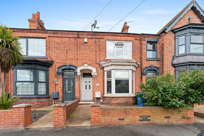 3 Bedroom Terraced House For Sale In Heneage Road, Grimsby, DN32