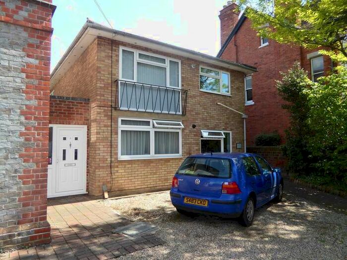 2 Bedroom Apartment To Rent In Hamilton Court, Hamilton Road, Reading, RG1
