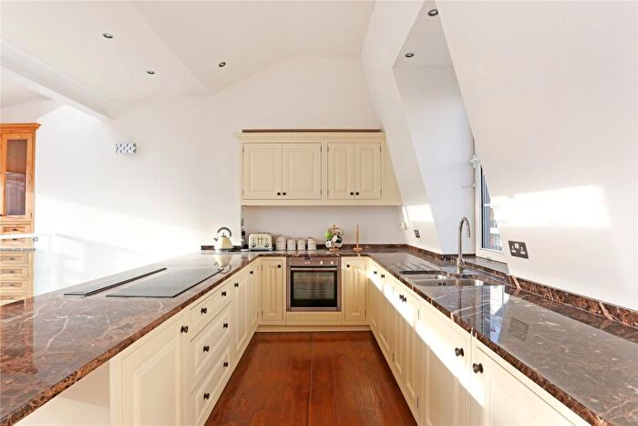 2 Bedroom Flat To Rent In Carlyle Court, Chelsea Harbour, London, SW10