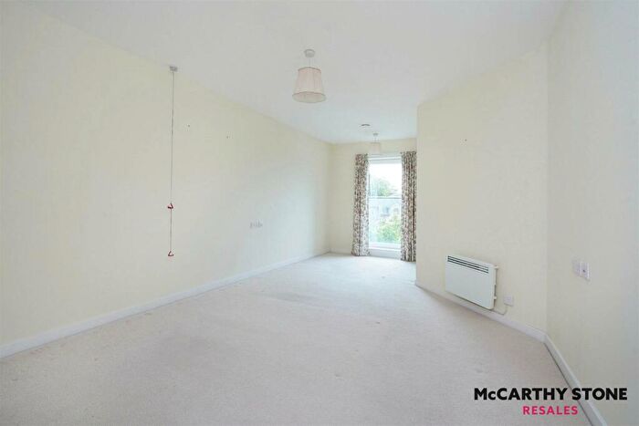 2 Bedroom Flat For Sale In Lyle Court, Barnton Grove, Edinburgh, EH4