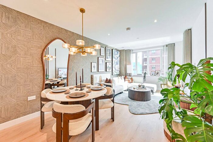 3 Bedroom Flat For Sale In Lombard Square, Plumstead, SE28