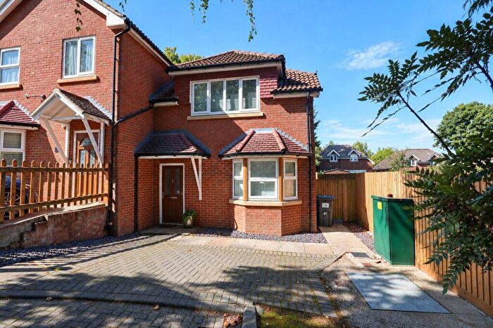 3 Bedroom Semi Detached House For Sale In Tilgate Gardens, Coulsdon, CR5