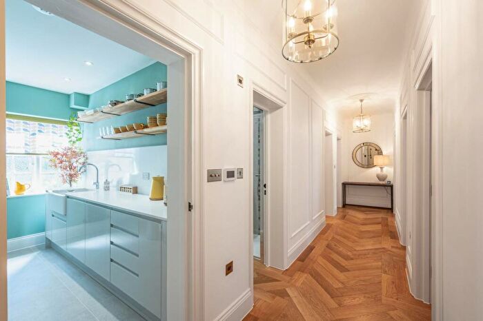 3 Bedroom Flat To Rent In Finchley Road, Hampstead Garden Suburb, London, NW11