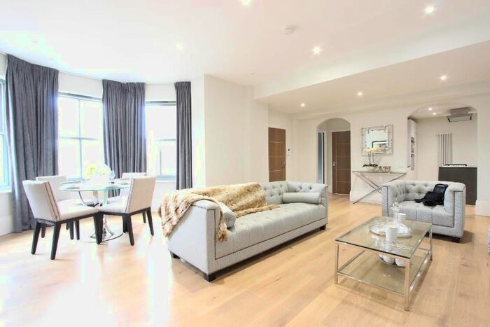 2 Bedroom Flat To Rent In Crown Drive, Farnham Royal, Slough SL2