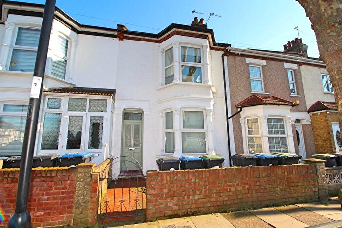 1 Bedroom Flat For Sale In Junction Road, Edmonton, N9