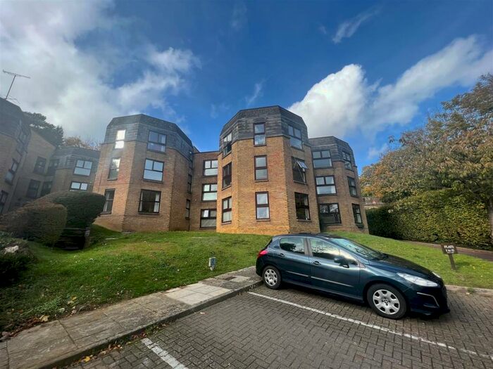 2 Bedroom Flat To Rent In Charterhouse Road, Godalming, GU7