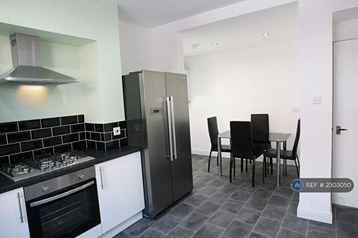 6 Bedroom Semi-Detached House To Rent In Salisbury Road, Liverpool, L15