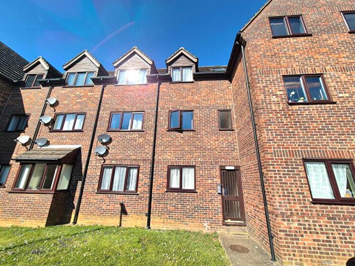 1 Bedroom Apartment To Rent In Oliver Close, Rushden, NN10