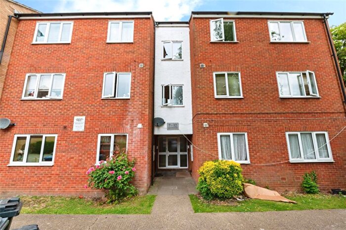 2 Bedroom Flat For Sale In Benyon Path, South Ockendon, Essex, RM15