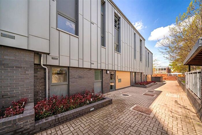 1 Bedroom Flat For Sale In Wharncliffe Mews, Clapham, SW4