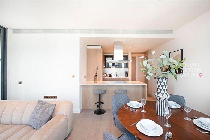 2 Bedroom Flat To Rent In River Park Tower, Nine Elms Lane, London, SW8