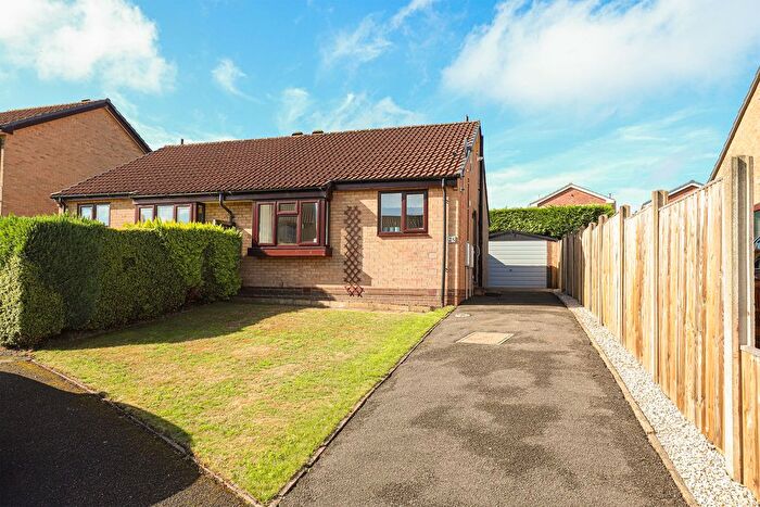 2 Bedroom Semi Detached Bungalow To Rent In Tunstall Green, Walton, S40