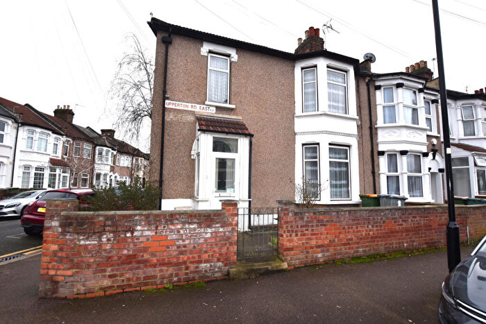 3 Bedroom End Of Terrace House For Sale In , E13