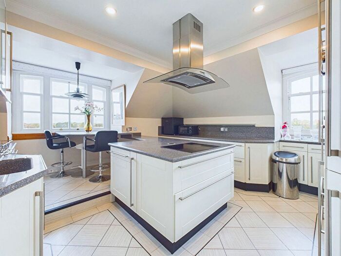 2 Bedroom Penthouse For Sale In Springfield Park, North Parade, Horsham., RH12