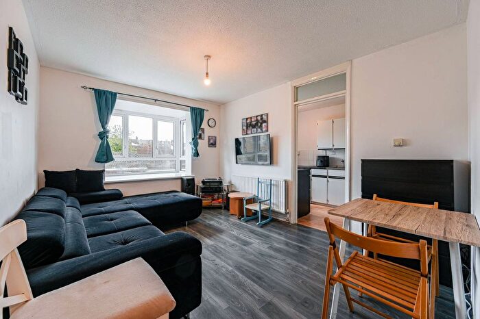 1 Bedroom Flat For Sale In Erwood Road, Charlton, London, SE7