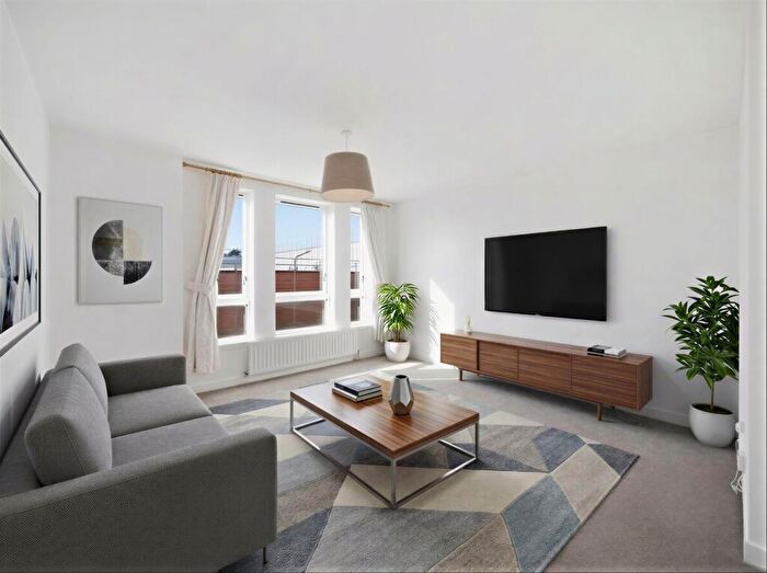 2 Bedroom Flat For Sale In / Moray Park Terrace, Edinburgh, EH7