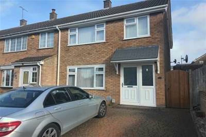 3 Bedroom House To Rent In Gelding Close, Luton, LU4