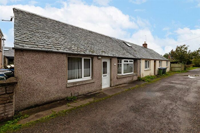 2 Bedroom Cottage For Sale In Carriers Entry, Bankfoot, Perth, PH1
