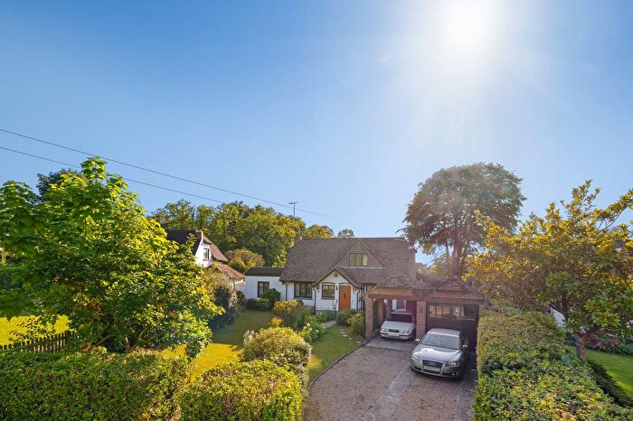 5 Bedroom Detached House For Sale In Mount Close, Crawley, RH10