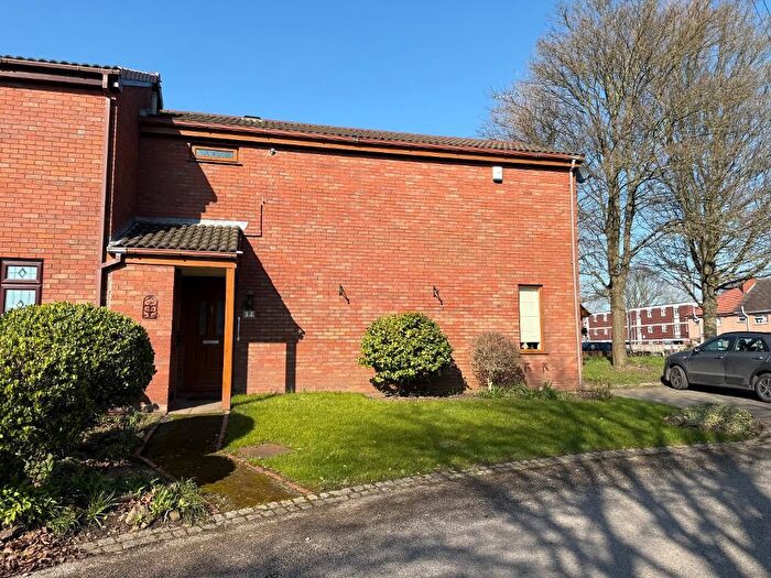 3 Bedroom Semi Detached House For Sale In Horton Close, Darlaston, West Midlands, WS10