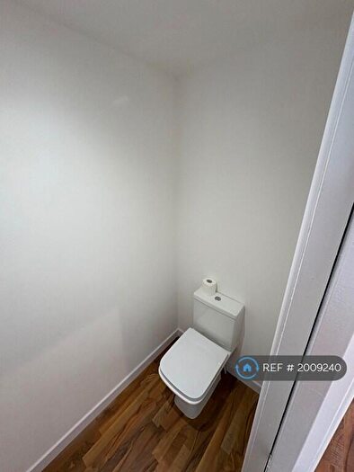 4 Bedroom Terraced House To Rent In Spey Road, Glasgow, G61