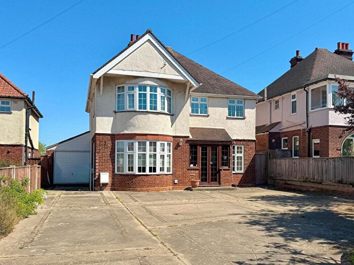 4 Bedroom Detached House For Sale In Felixstowe Road, Ipswich, IP3