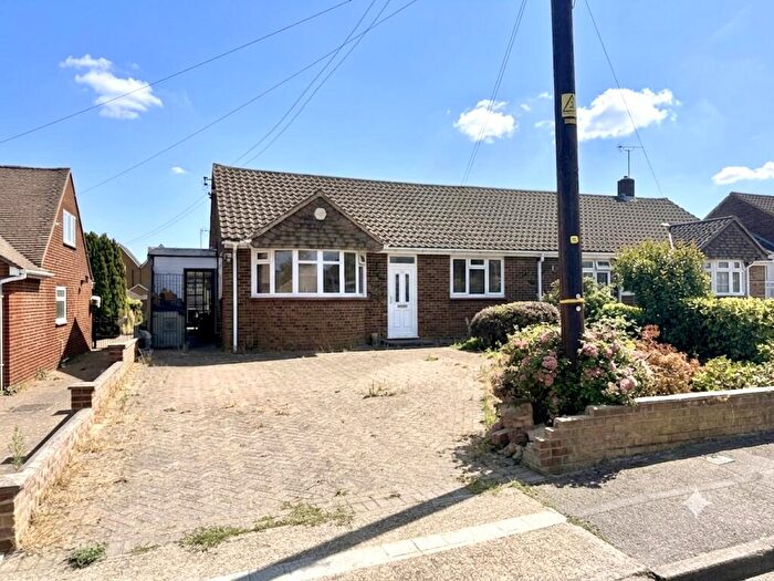 3 Bedroom Bungalow For Sale In Elm Avenue, Chattenden, Rochester, ME3