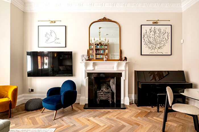 3 Bedroom Flat To Rent In Rosary Gardens, London, SW7